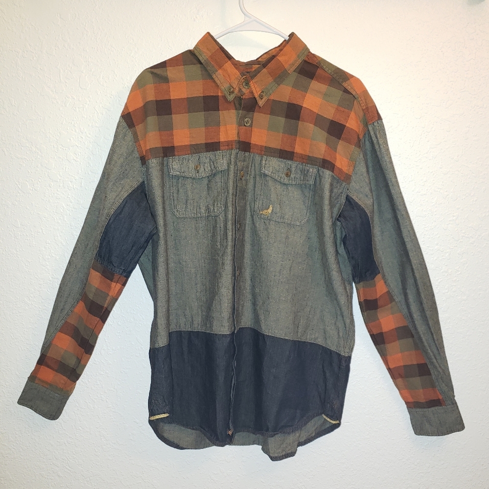 Staple plaid Button up